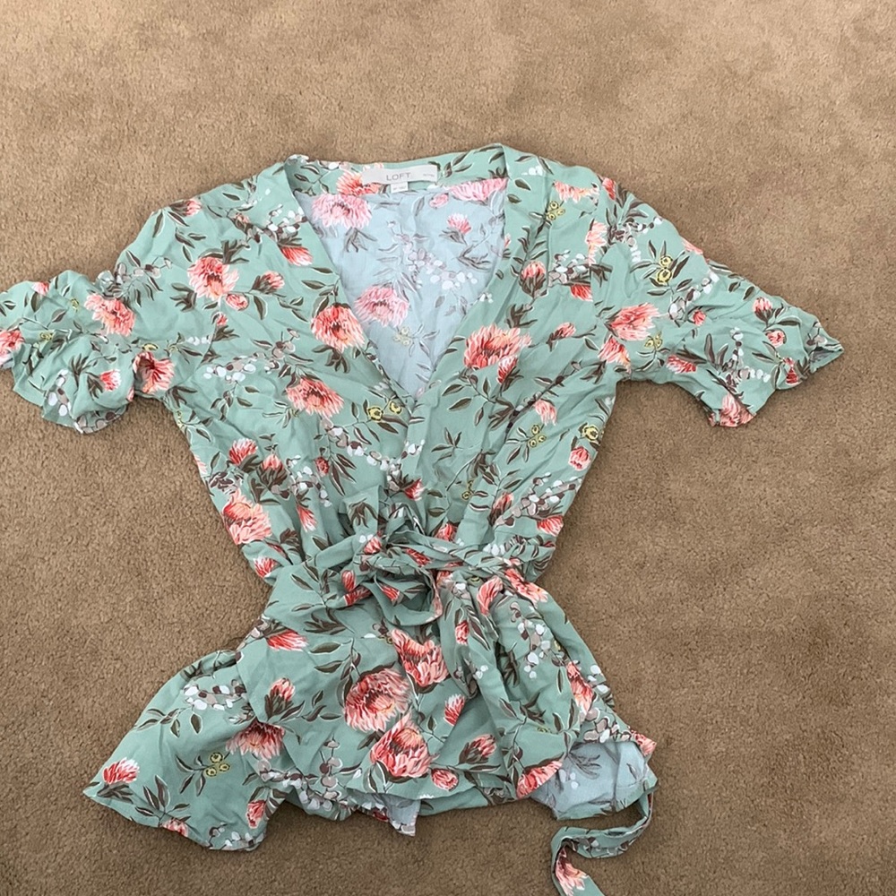 Loft scoop top shown tied and without